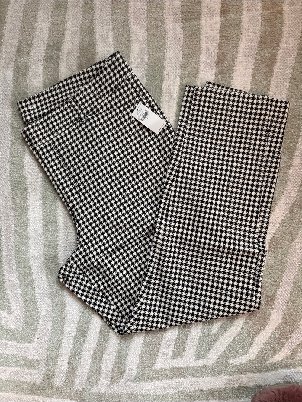 Women’s Old Navy Pixie Black and White Houndstooth Pants